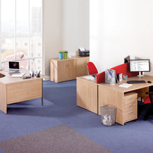 Load image into Gallery viewer, Maestro 25 panel end leg 800mm desk with 2x three drawer pedestals